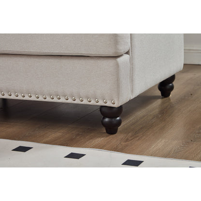 Divano capitonné classico 83 - Divano in tessuto a 3 posti con finiture a borchie, rivestimento in poliestere e struttura in legno massello per soggiorno