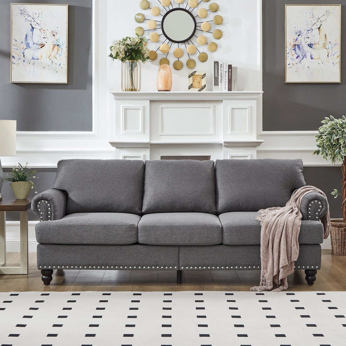 Divano capitonné classico 83 - Divano in tessuto a 3 posti con finiture a borchie, rivestimento in poliestere e struttura in legno massello per soggiorno