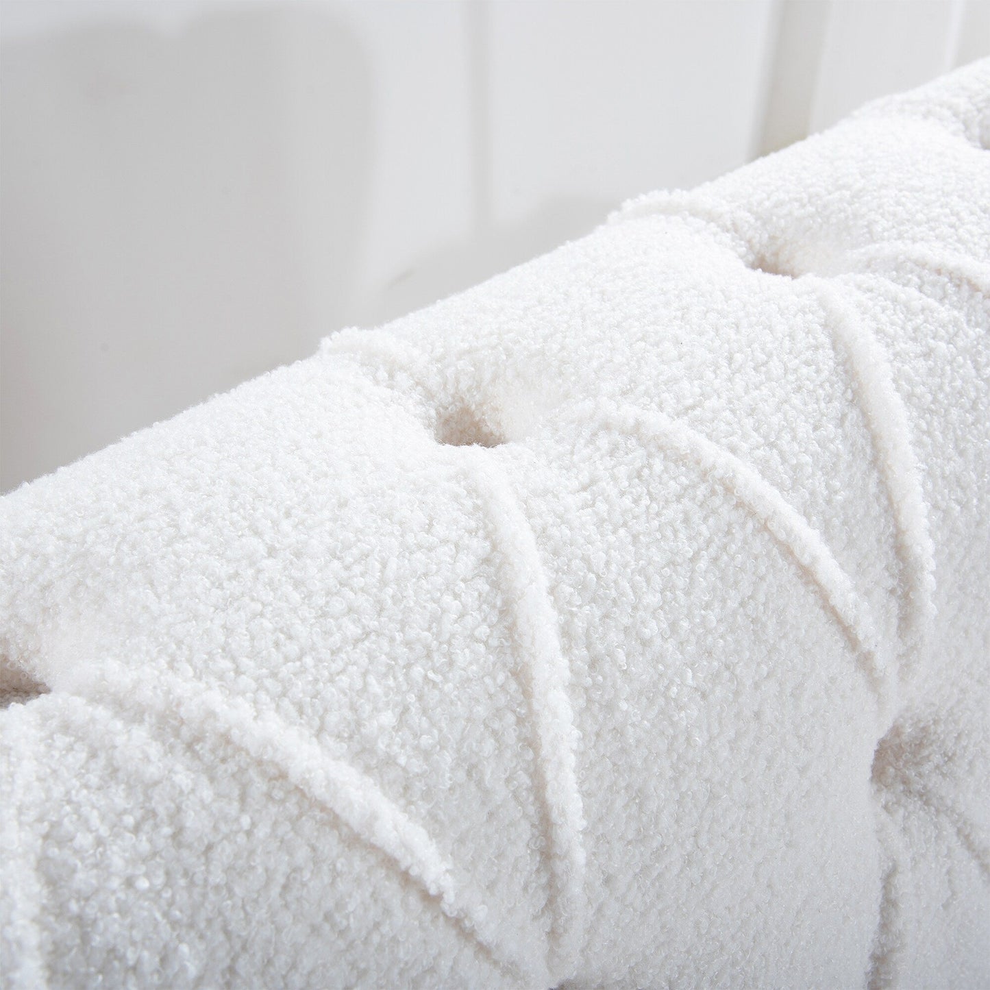 Divano Chesterfield in poliestere con braccioli arrotolati (3 posti) 84,65