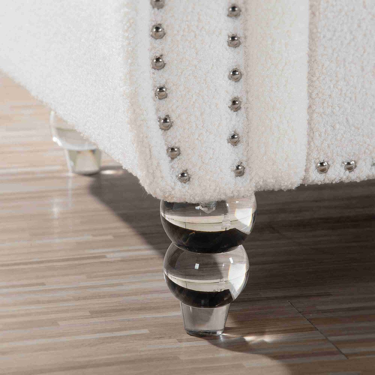 Divano Chesterfield a 3 posti con braccioli arrotolati bianchi 84