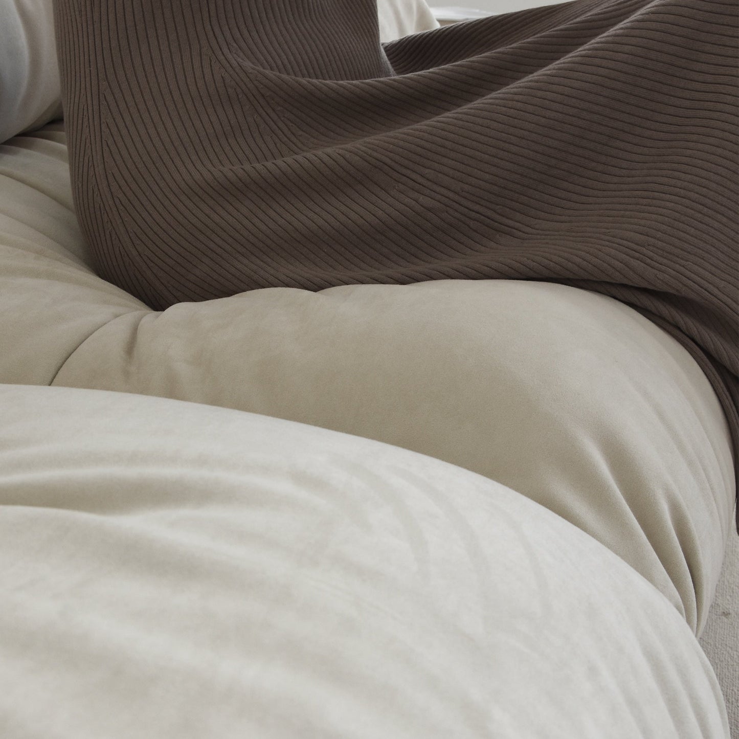 89 Divano trapuntato a forma di nuvola