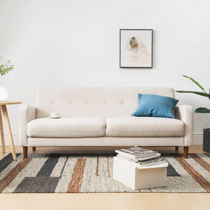 Divano moderno in lino trapuntato ADAIR con tasche sui braccioli di Crown Comfort