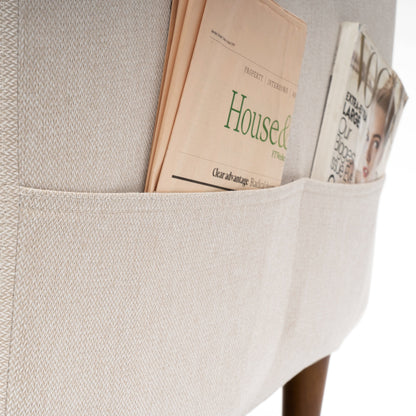 Divano moderno in lino trapuntato ADAIR con tasche sui braccioli di Crown Comfort