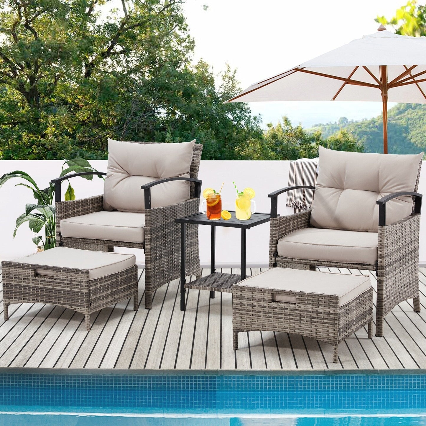 Set di mobili da giardino AVAWING da 5 pezzi, set da conversazione in vimini con tavolino e pouf