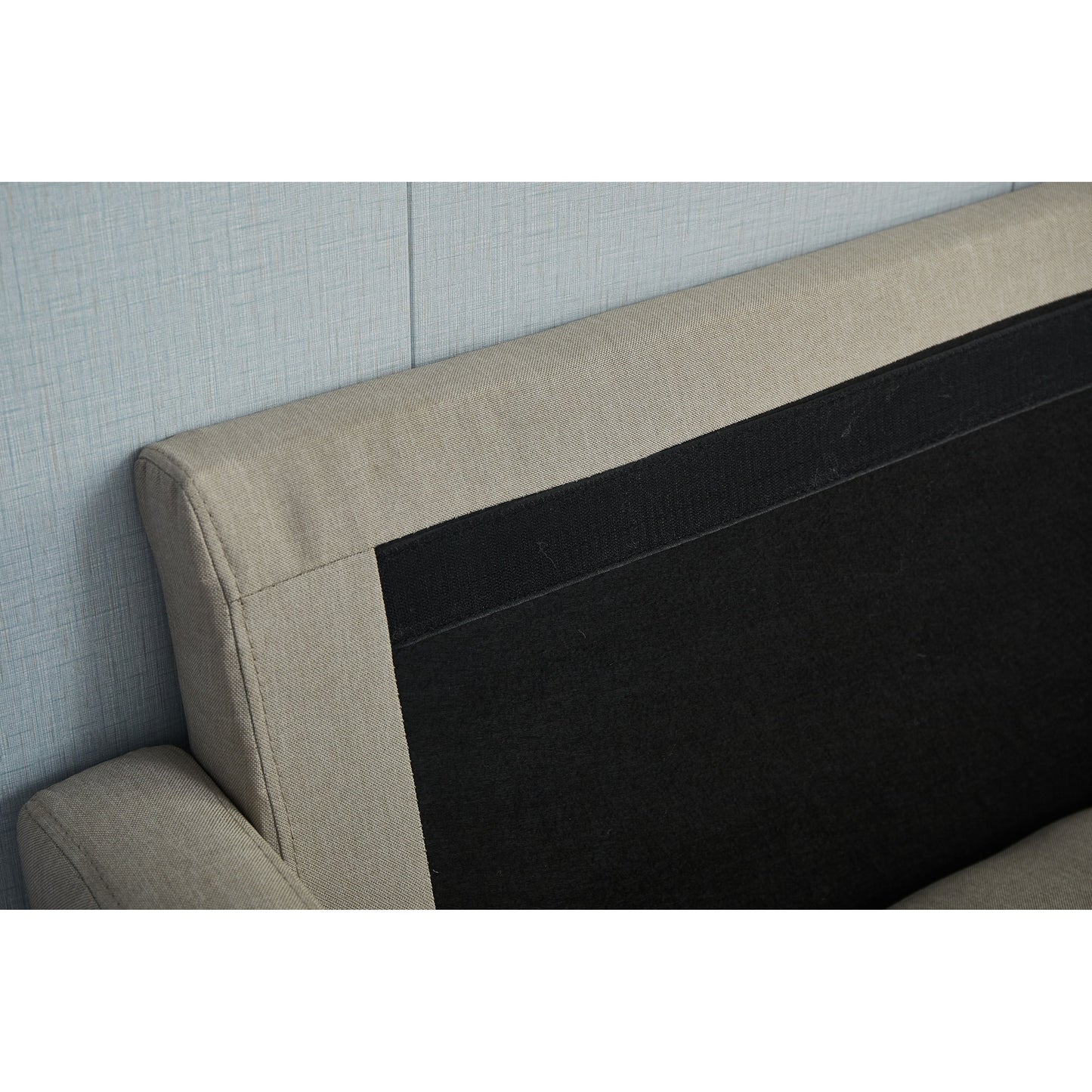 Divano Adelaide da 70'' con braccioli quadrati in lino