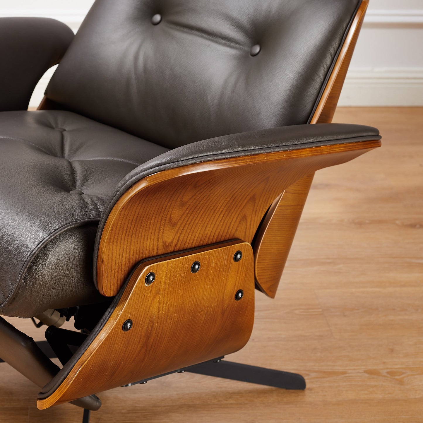 Poltrona reclinabile Art Leon Mid-Century Modern in vera pelle