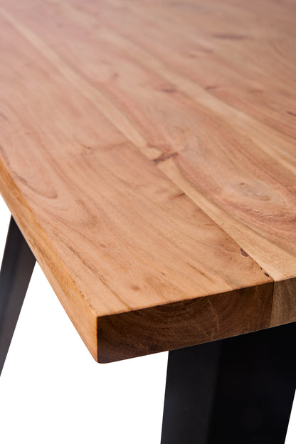 Tavolo Quadrato Con Gambe Metallo (Trattamento Anti Macchia)