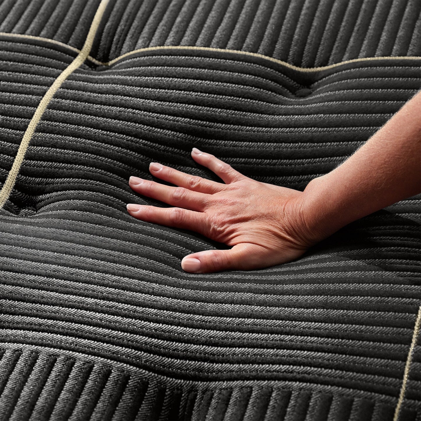 Materasso Beautyrest Black K-Class 15,75 con cuscino superiore rigido