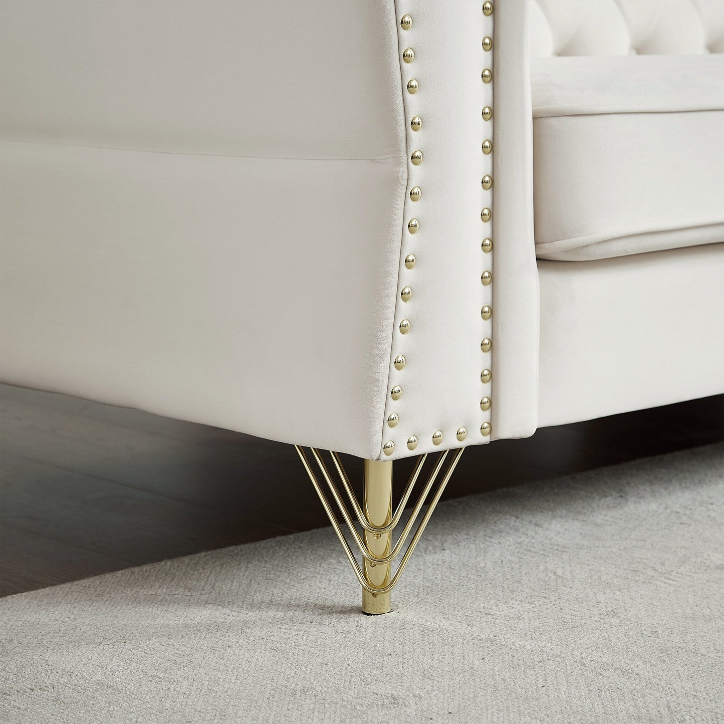 Divano a 3 posti in velluto beige da 81,8'' con piedini in metallo, finiture con borchie e imbottitura in schiuma