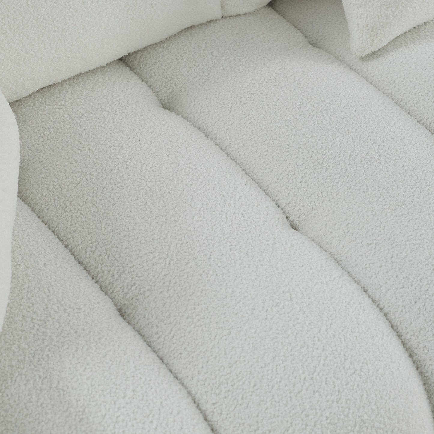 Divano imbottito Teddy beige 82 a 3 posti con 3 cuscini per lo schienale e struttura in legno massello per soggiorno