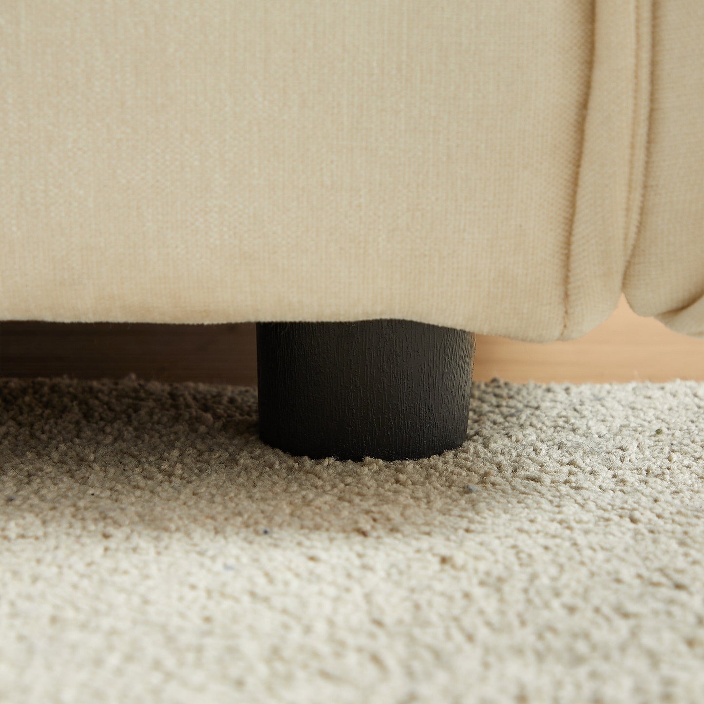 Divano a 3 posti in ciniglia beige con cuscini extra