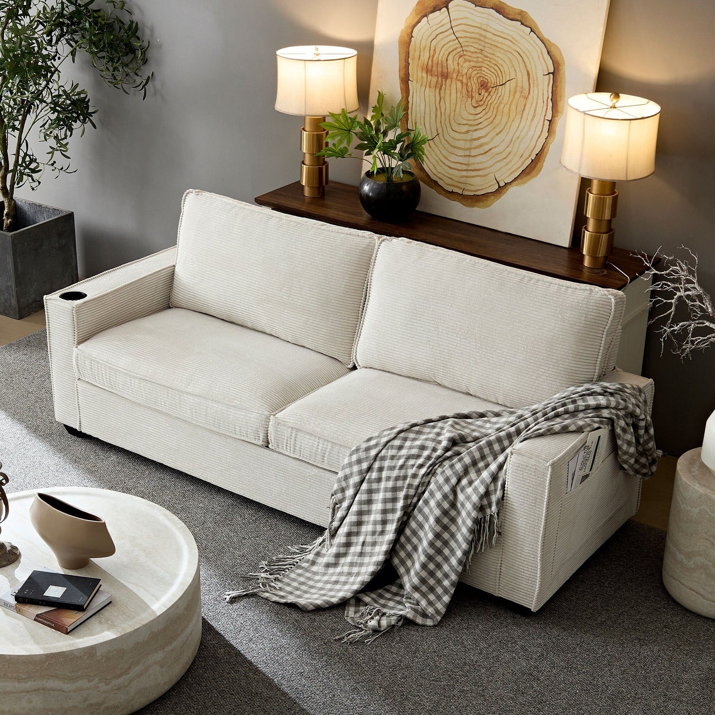 Divano moderno beige 87.4 in velluto a coste a 3 posti con seduta profonda, portabicchieri e borse portaoggetti per soggiorno