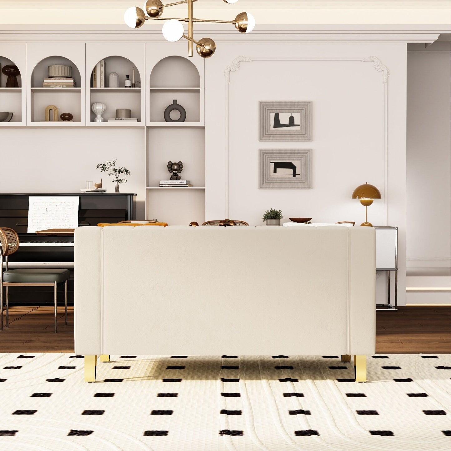 Divano moderno in velluto beige con dettagli dorati e cuscini morbidi per il soggiorno