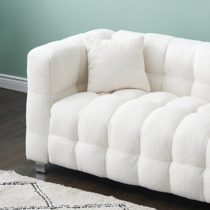 Divano Teddy beige a 4 posti con due cuscini decorativi