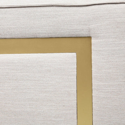 Divano a 3 posti imbottito beige con cuscini e gambe in legno