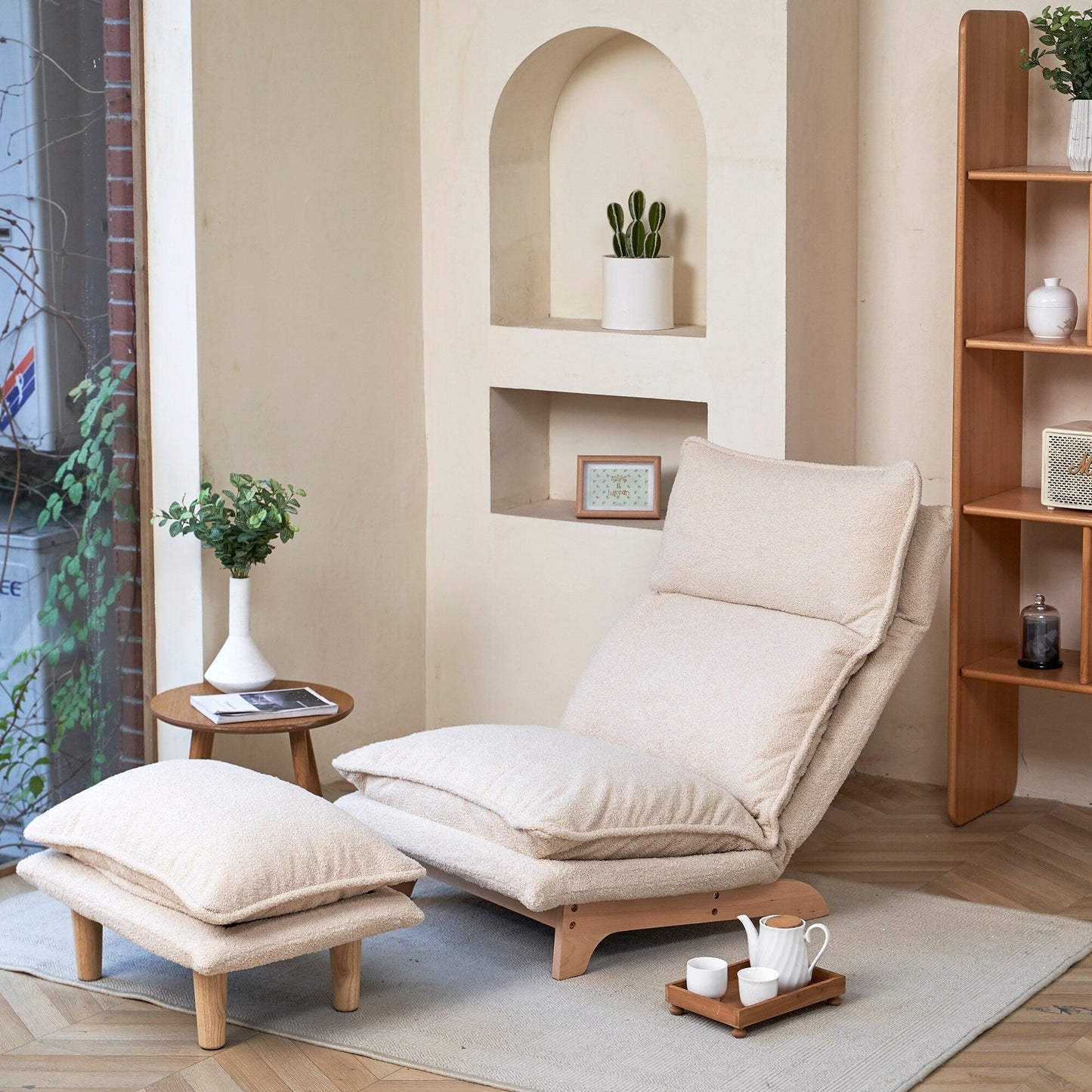 Poltrona reclinabile manuale senza braccioli imbottita beige con poggiatesta, schienale e poggiatesta regolabili, posizione piatta a 180°