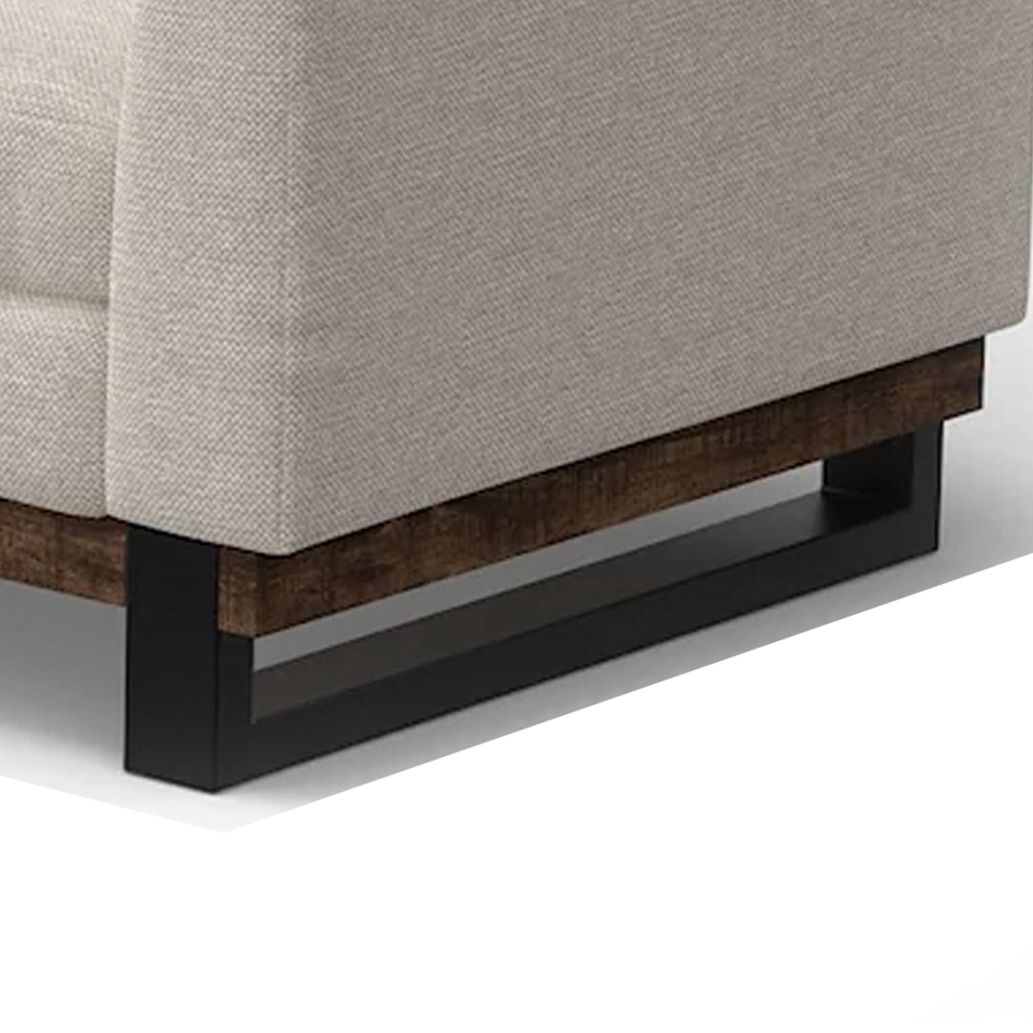 Divano Bery, base moderna in legno massello di pino, poliestere beige chiaro