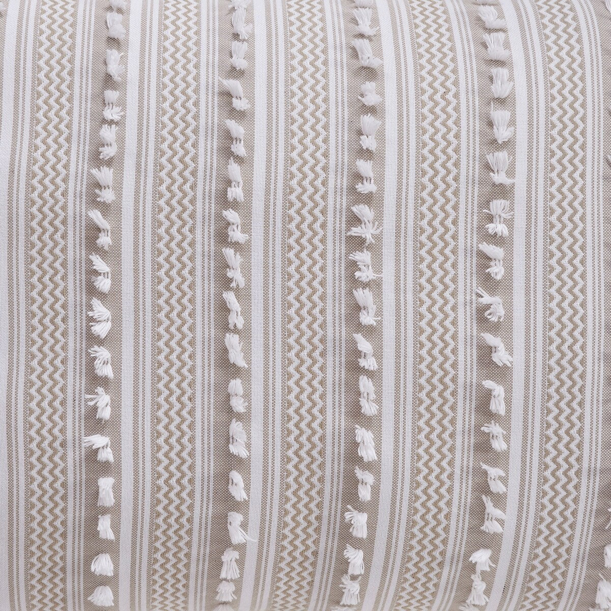 Set copripiumino Better Trends Angelique 100% cotone trapuntato in morbida ciniglia con eleganti strisce, lavabile in lavatrice e asciugabile in asciugatrice.