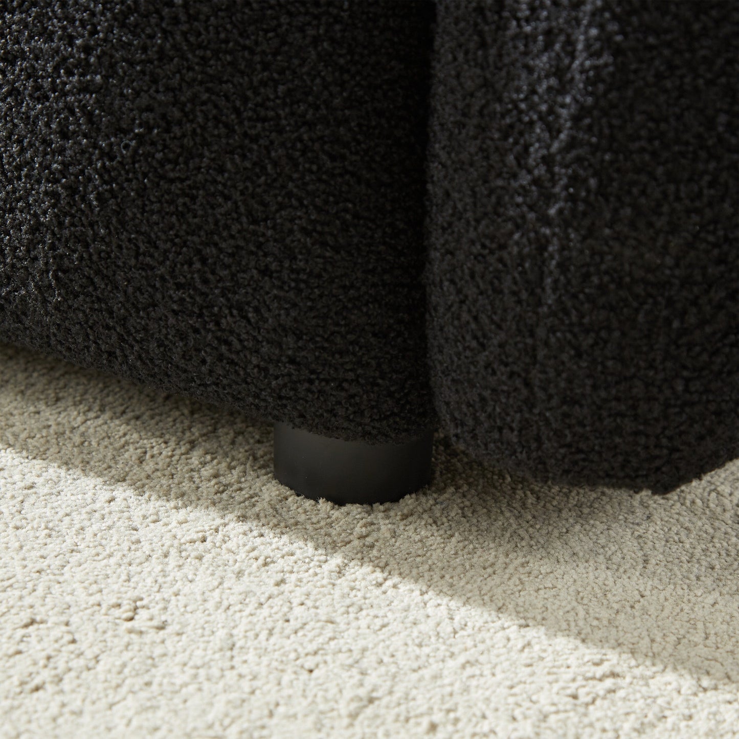 Divano moderno in tessuto nero da 39,7 posti con cuscini ad alta resilienza e struttura in legno massello