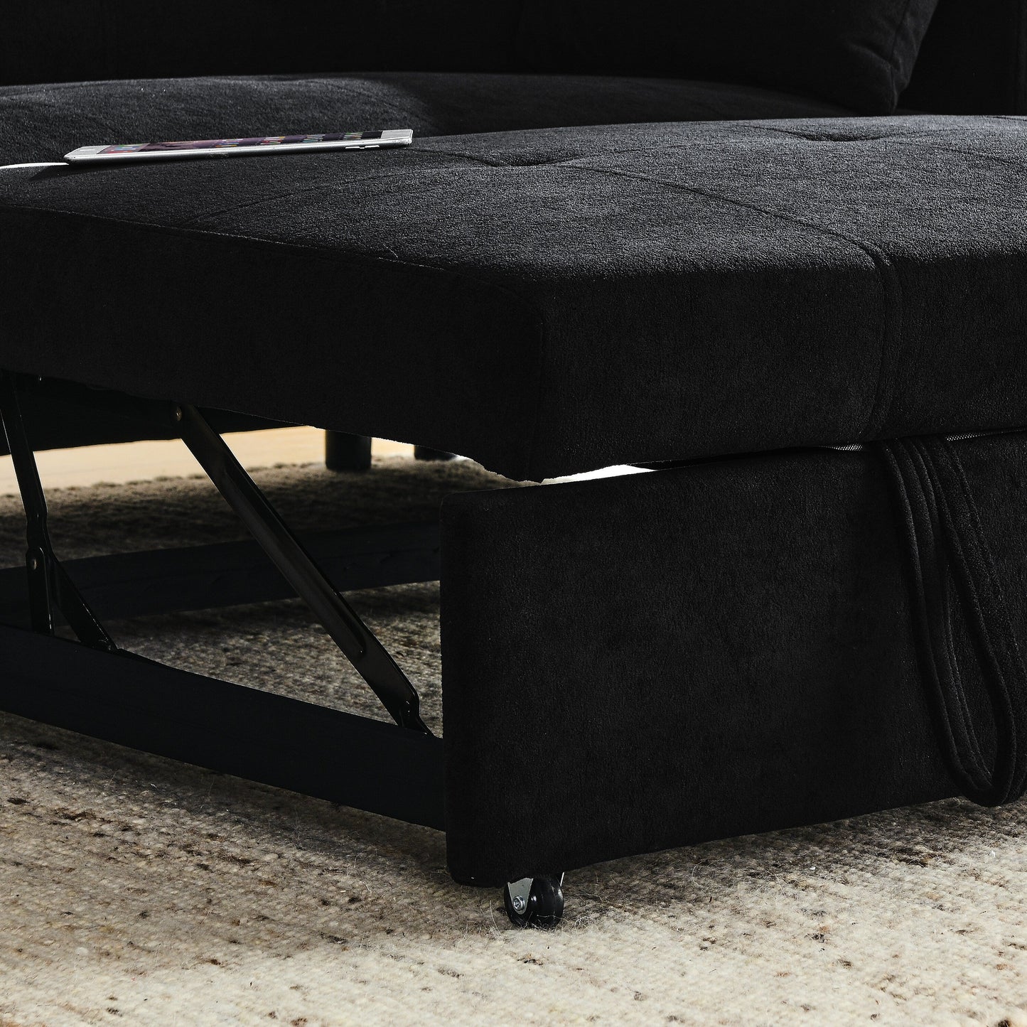 Divano in tessuto nero da 54'' a due posti: letto estraibile, bracciolo portaoggetti e porta di ricarica USB