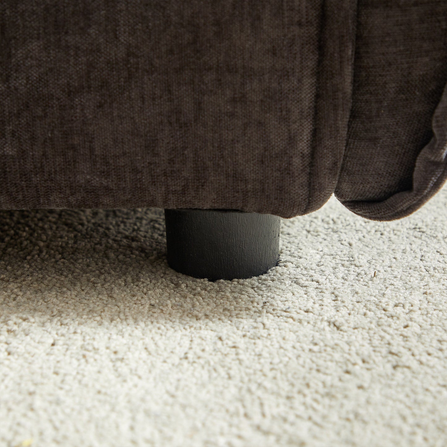 Divano a 3 posti in ciniglia nera con cuscini extra