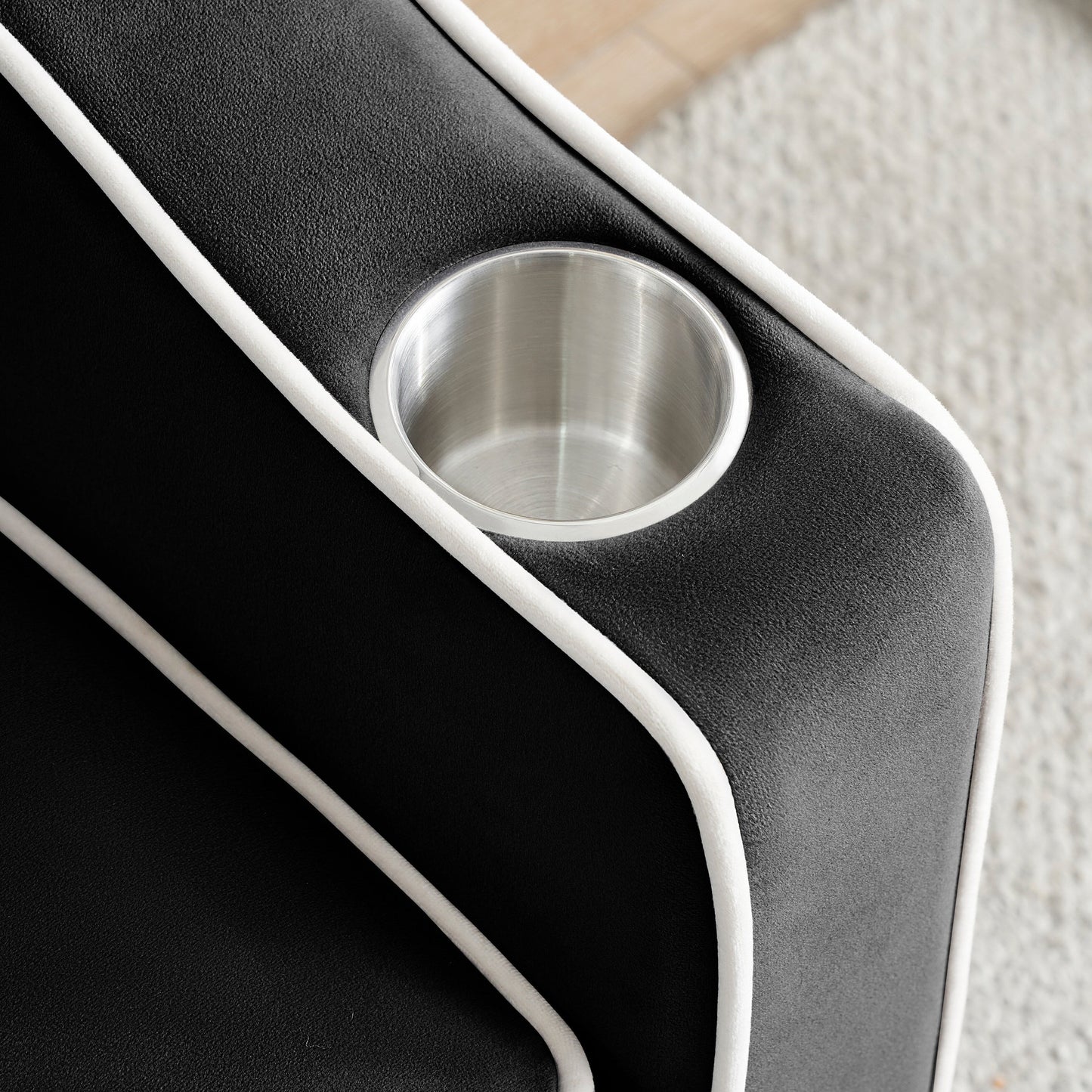 Divano letto singolo convertibile nero con porta di ricarica USB