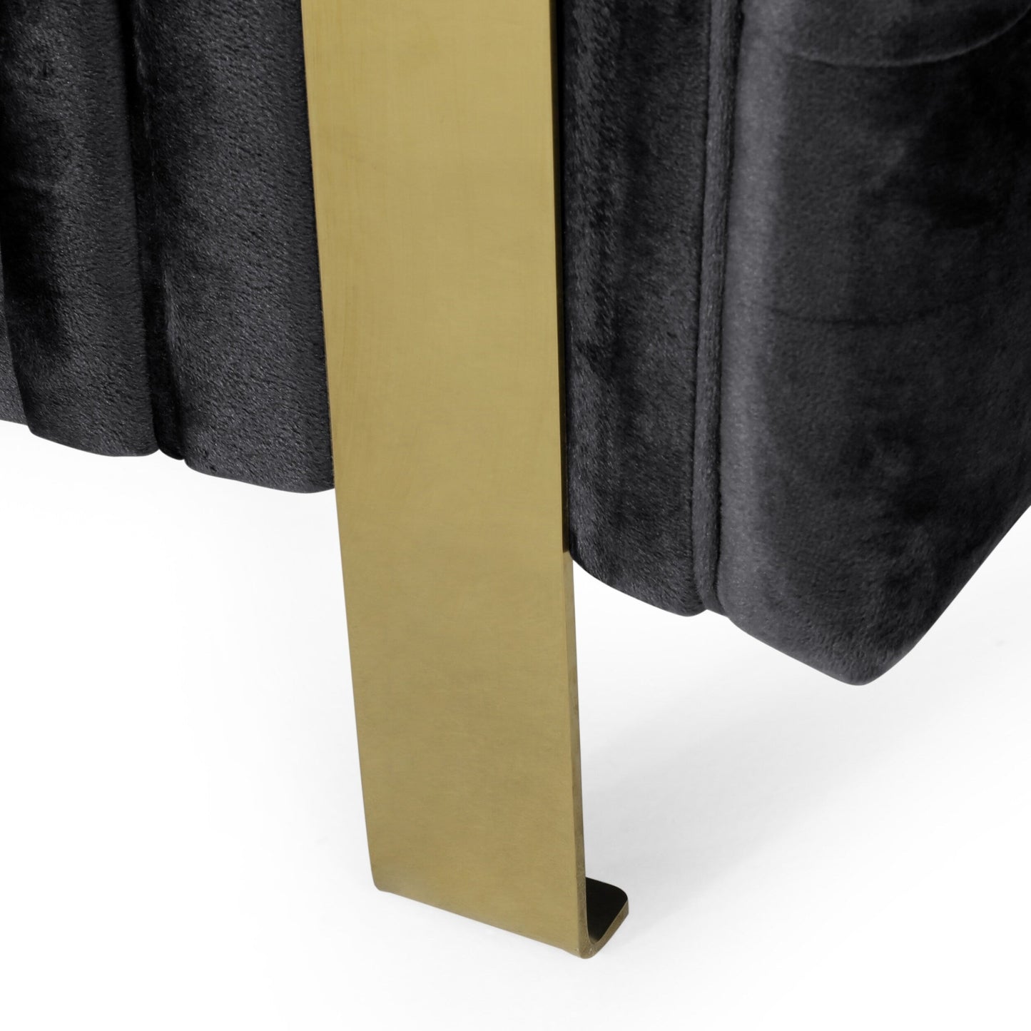 Divano a 3 posti in velluto nero con bottoni e gambe in ferro