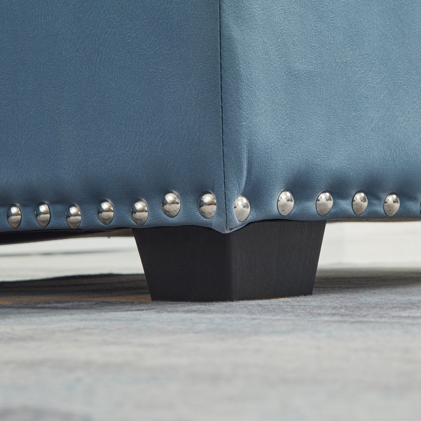 Divano letto convertibile blu da 88'' a 3 posti con chaise longue contenitore, letto estraibile, finiture con borchie