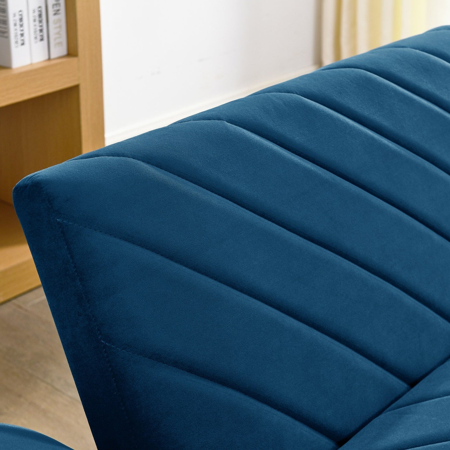 Divano letto futon trasformabile in velluto blu trapuntato