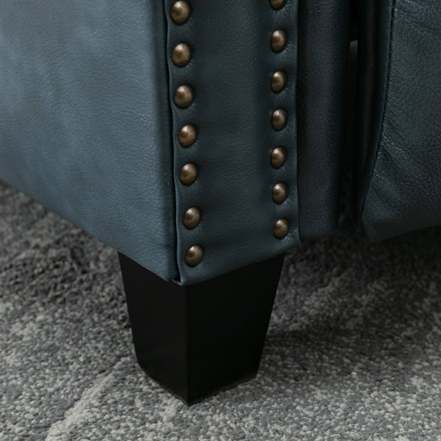 Poltrona reclinabile con schienale a spinta in vera pelle, braccioli e schienale comodi