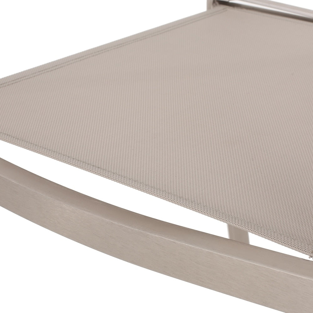 Boris Outdoor Modern, set da pranzo in alluminio da 4 posti con piano in finto legno di Christopher Knight Home