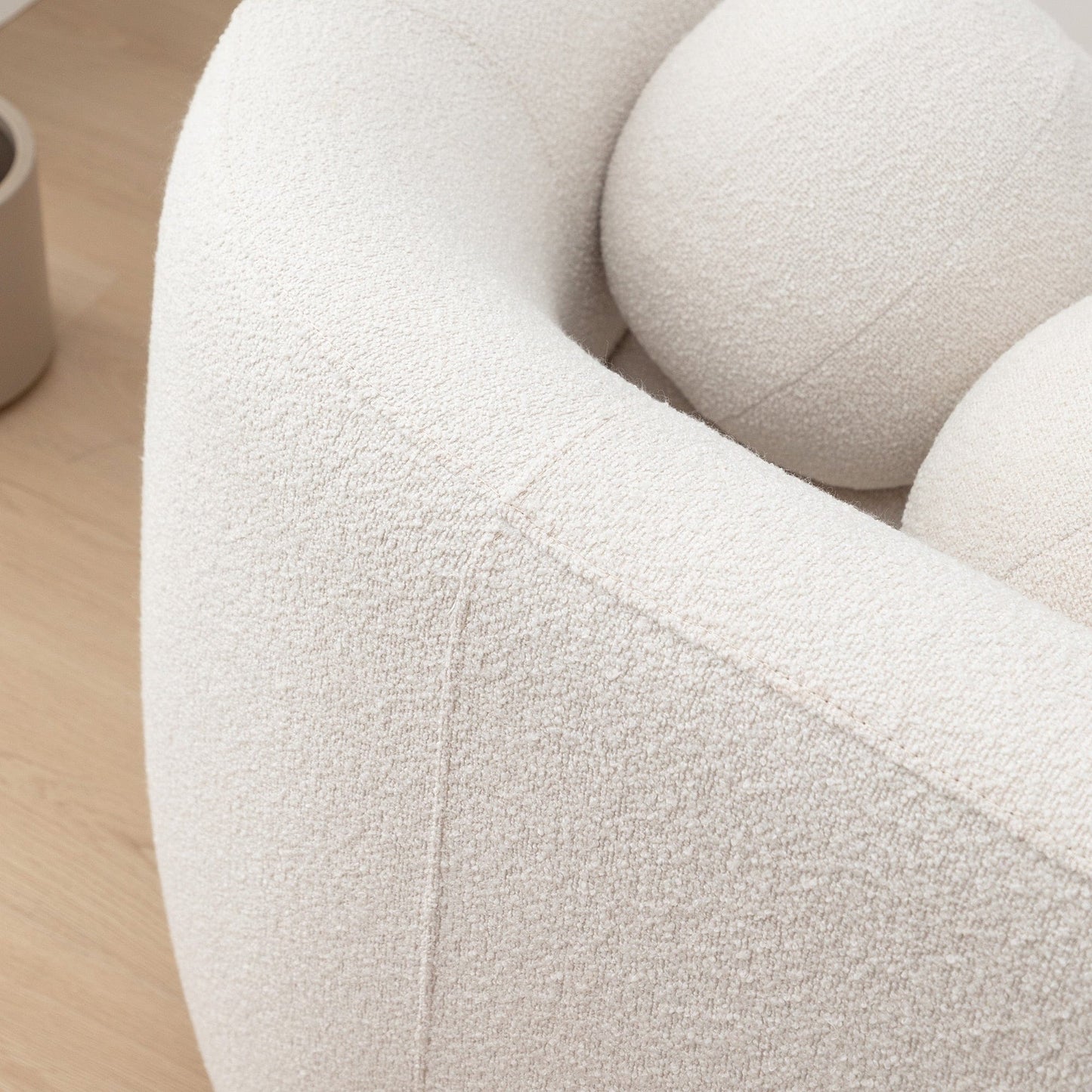 Divano a due posti imbottito in tessuto Boucle KINWELL con cuscini