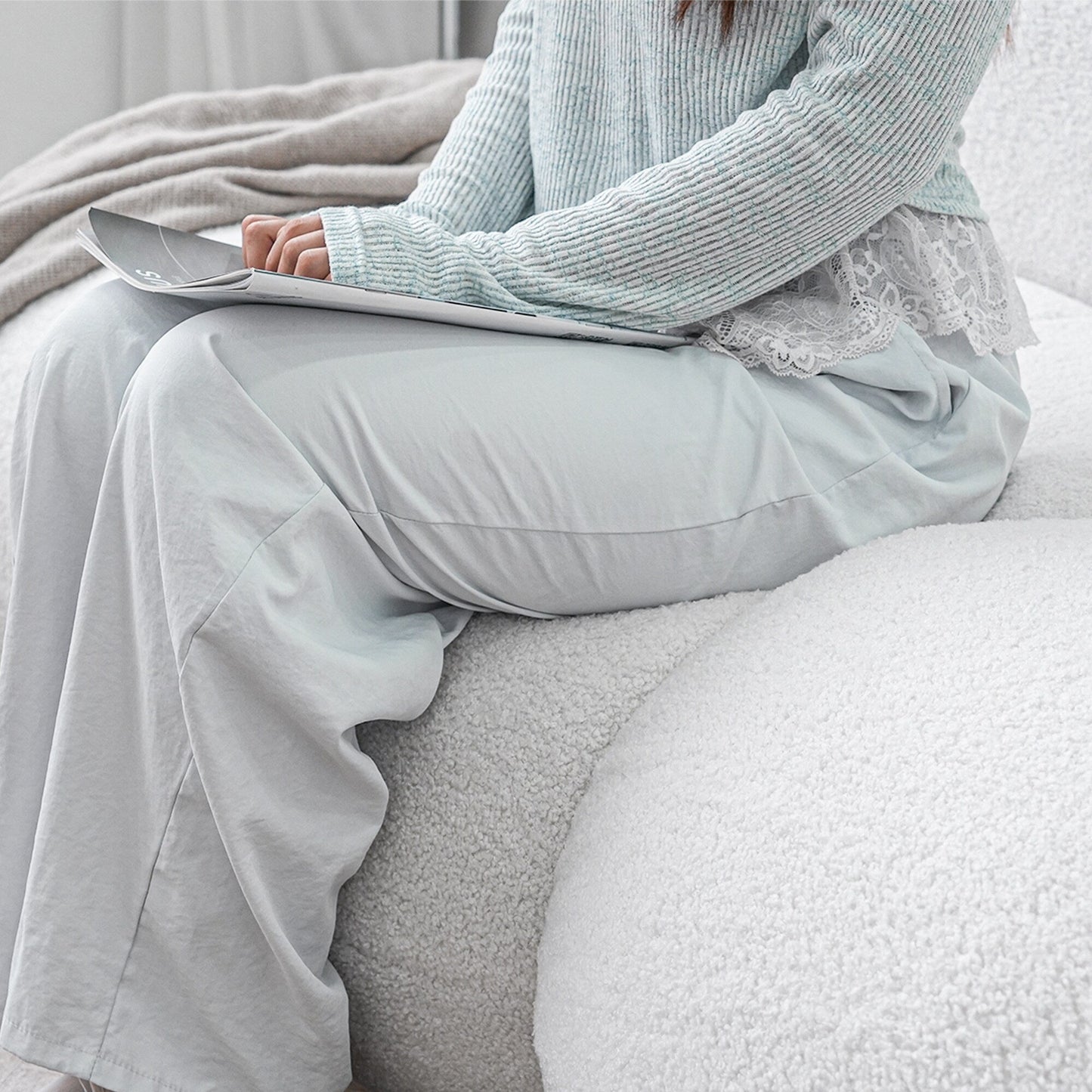 Divano moderno senza cornice con rivestimento in boucle