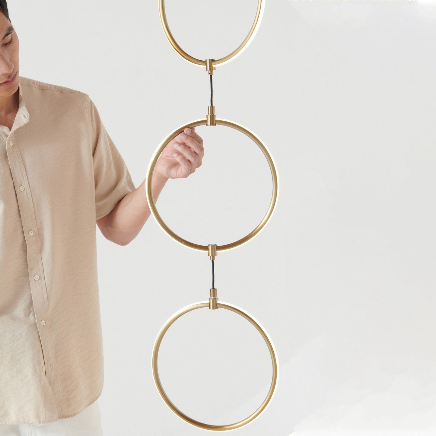 Lampada da terra super luminosa a LED Brightech Nova da 74 pollici con 3 anelli luminosi industriali e dimmer a 3 vie