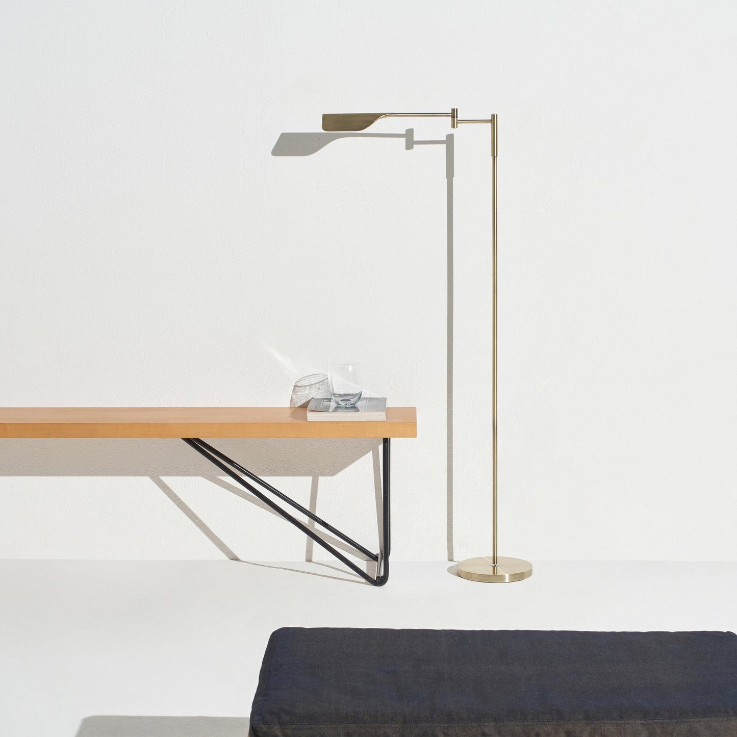 Lampada da terra a LED Brightech Leaf da 53 pollici con dimmer industriale a 3 vie e paralume Empire in metallo ottone