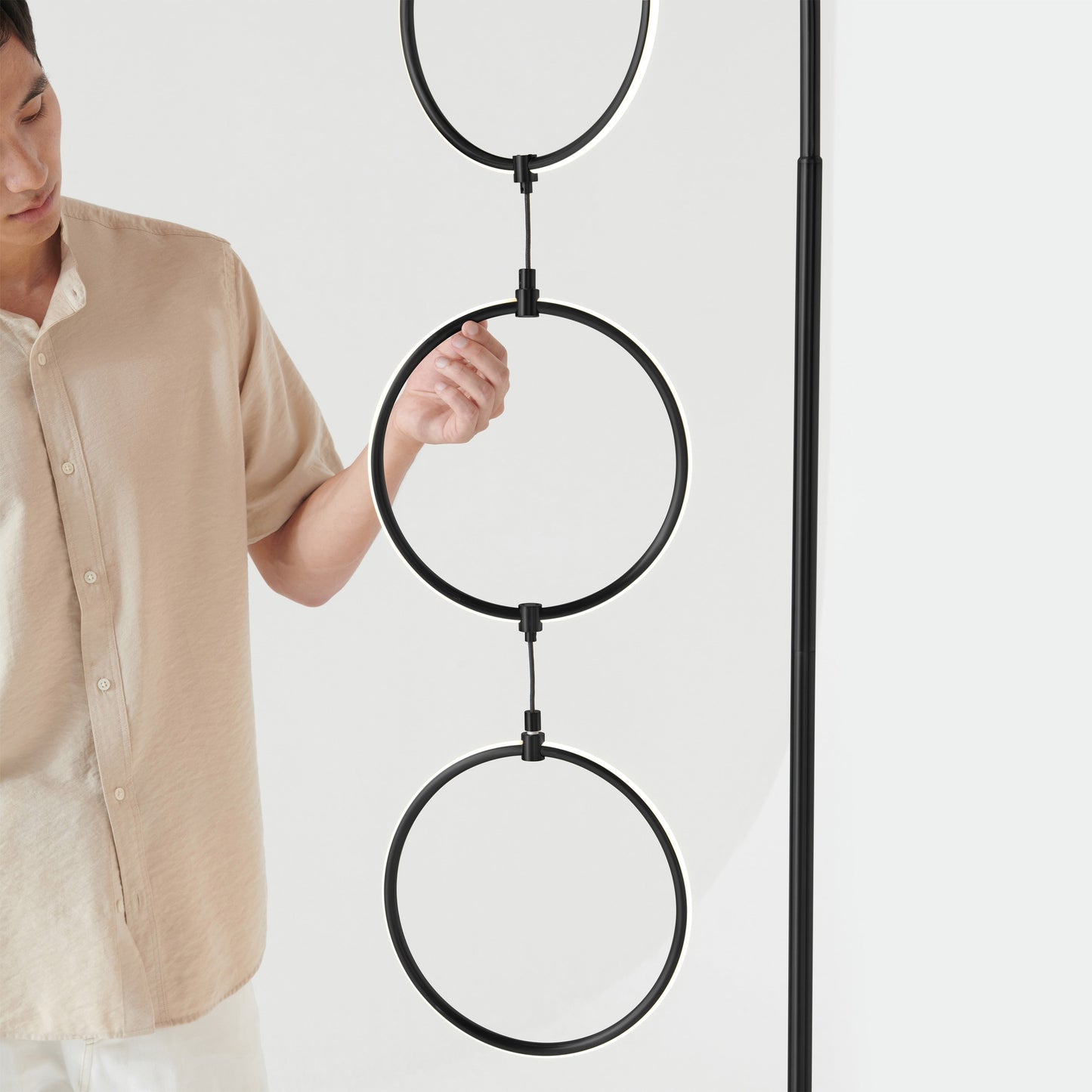 Lampada da terra super luminosa a LED Brightech Nova da 74 pollici con 3 anelli luminosi industriali e dimmer a 3 vie