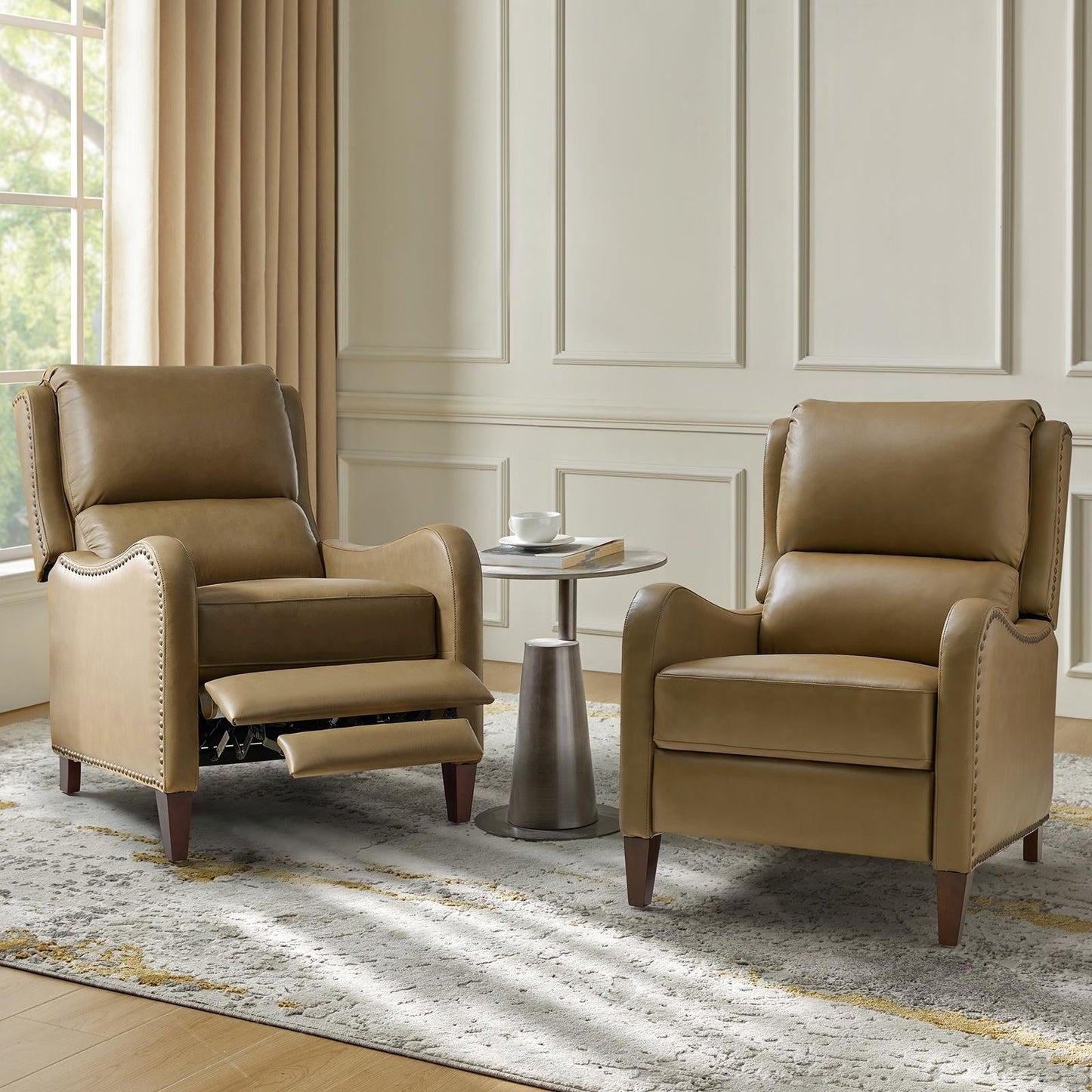 Poltrona reclinabile Brigida Modern in vera pelle con finiture in borchie e poggiapiedi regolabile, set da 2 di HULALA HOME