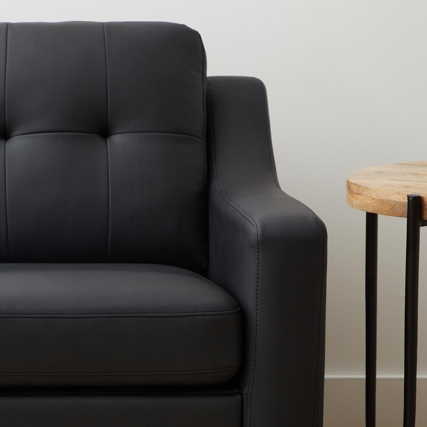 Divano imbottito con braccioli a cucchiaio Brookside Ellen 75