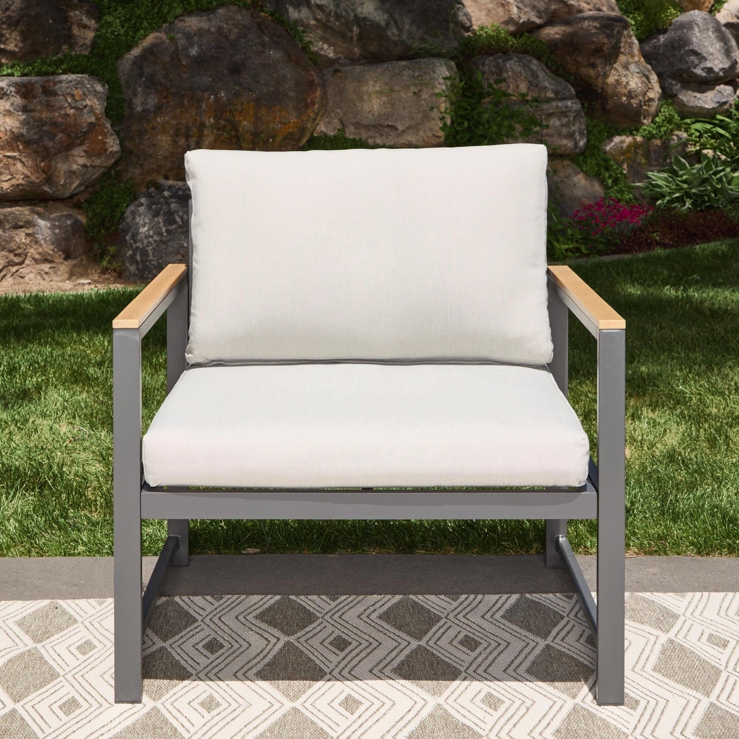 Sedia decorativa da esterno Brookside Meg in metallo con cuscini