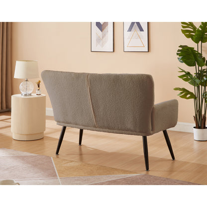 Divano a due posti Teddy Brown 52 con schienali trapuntati e struttura in legno massello per soggiorno.