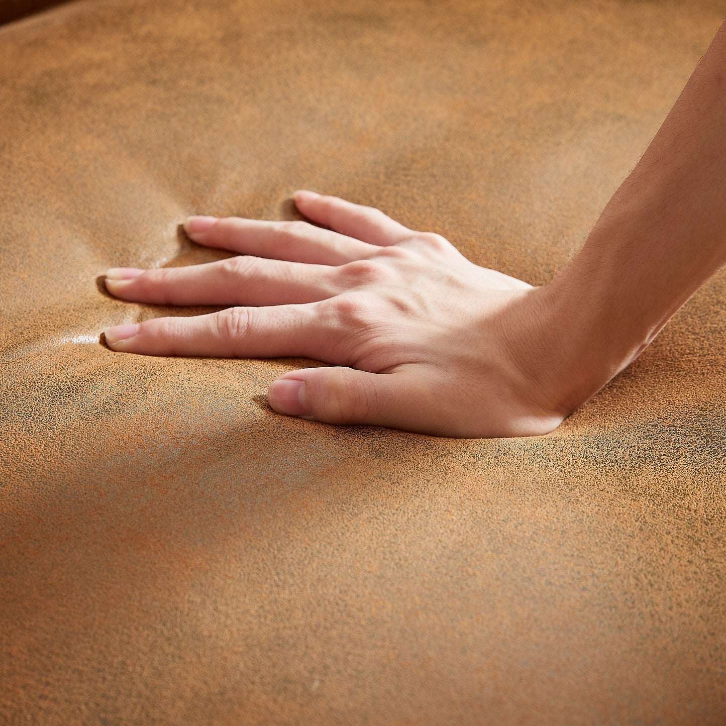 Divano Chesterfield a 3 posti con braccioli arrotolati in tessuto tecnico marrone 85,5 e 2 cuscini per soggiorno