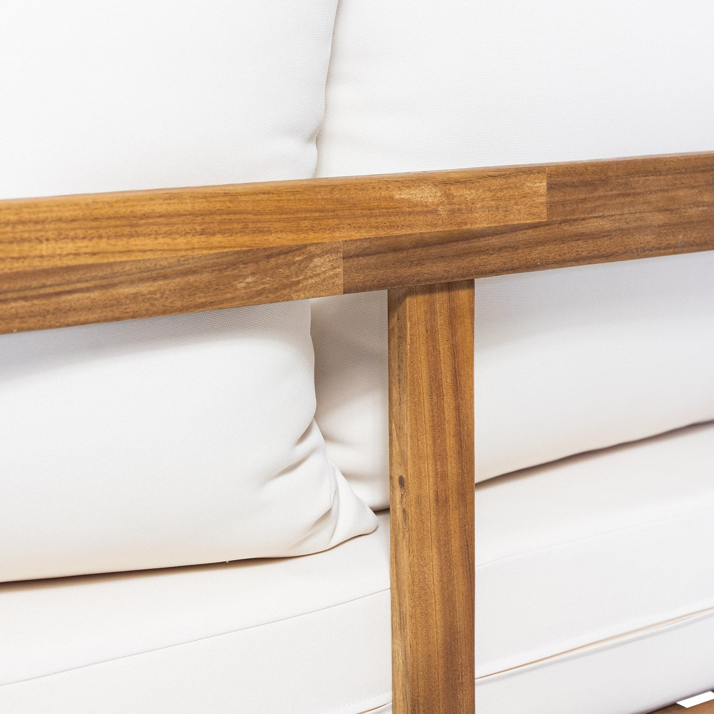 Christopher Knight Home Burchett, set di divani e tavolini da esterno in legno di acacia con cuscini Sunbrella opzionali