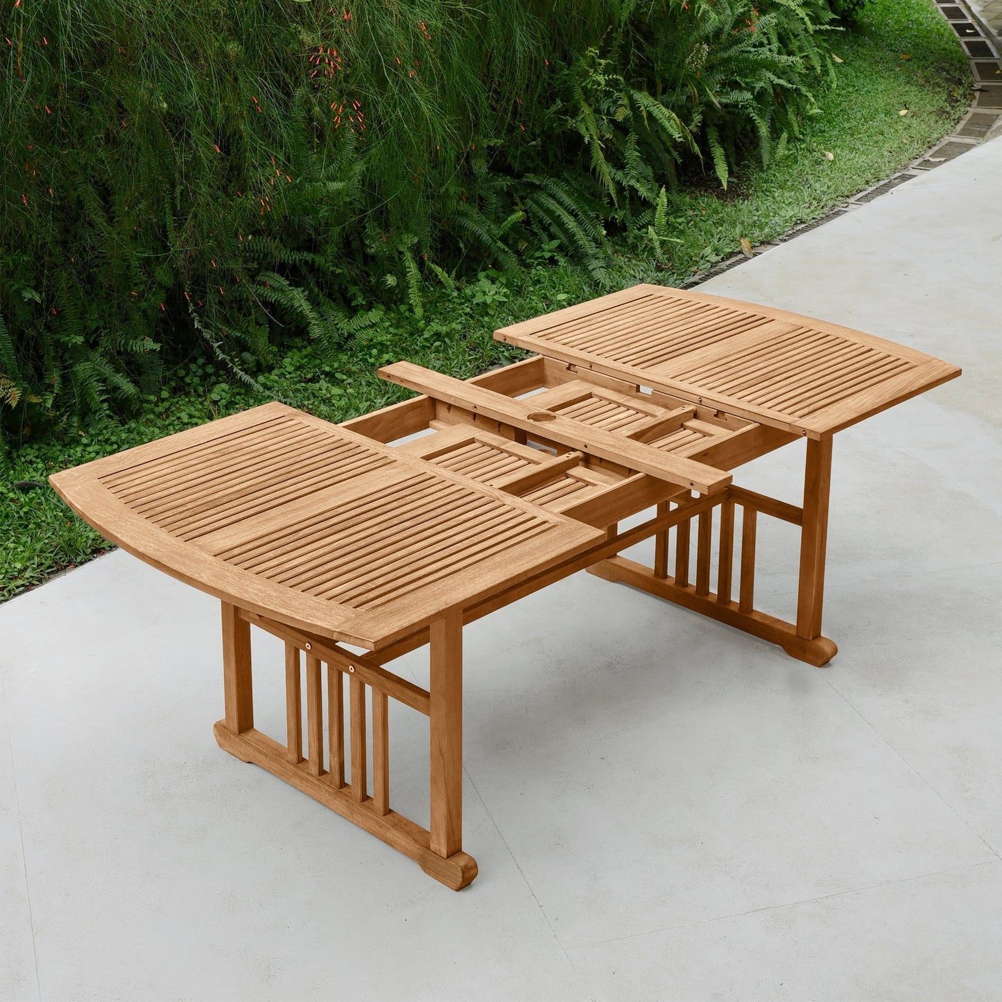Set da pranzo estensibile per patio Cambridge Casual Chignik da 7 pezzi in teak