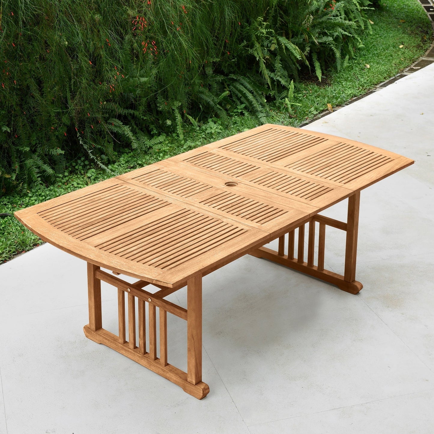 Set da pranzo estensibile per patio Cambridge Casual Chignik da 7 pezzi in teak