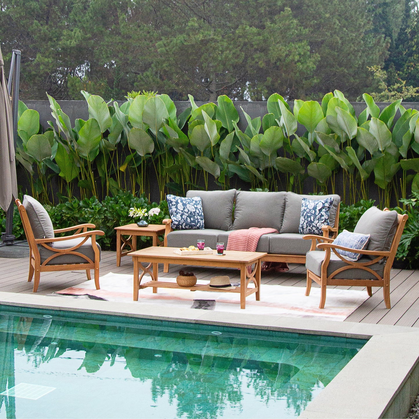 Set da conversazione per esterni Cambridge Casual Lowell in legno di teak da 5 pezzi