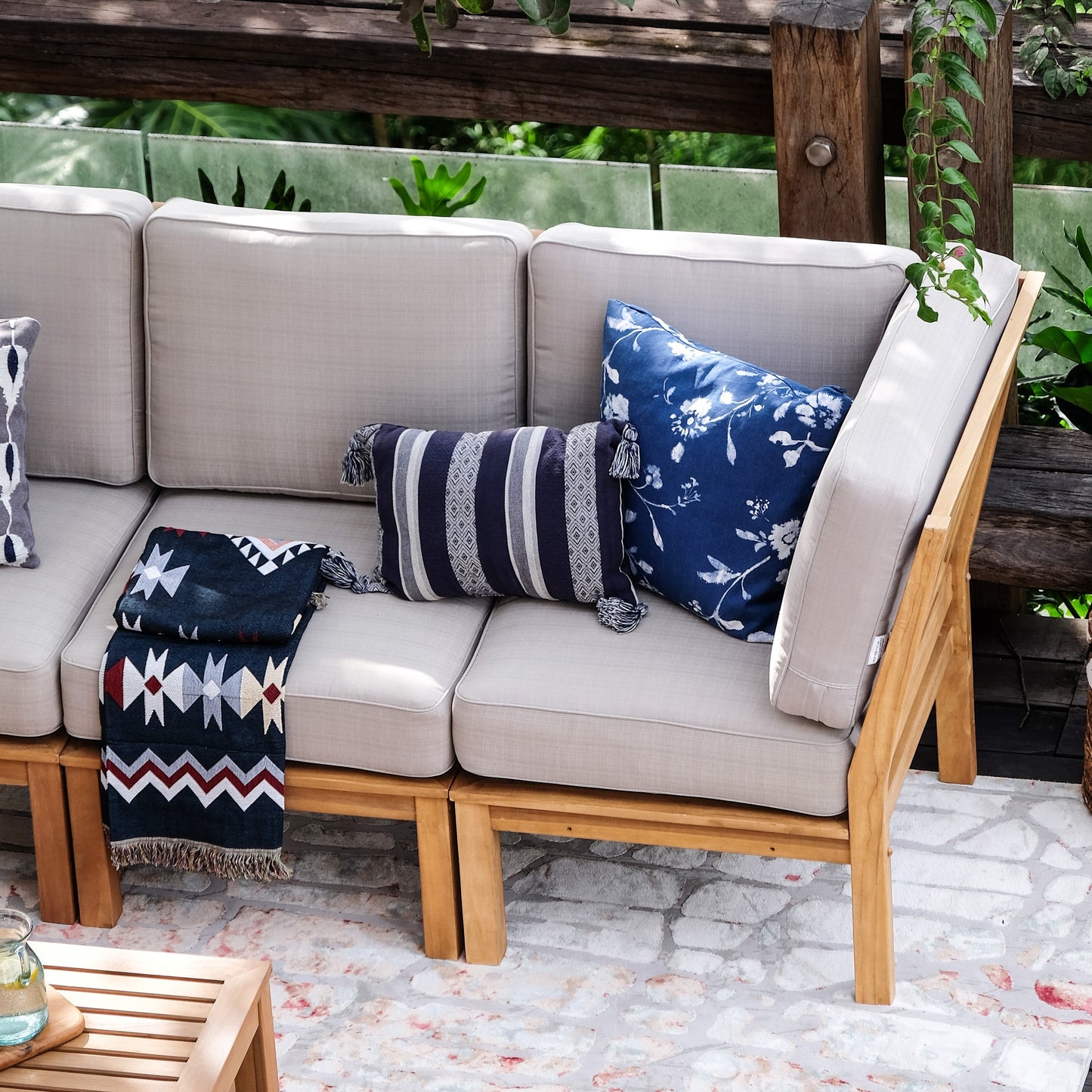 Set da giardino componibile Cambridge Casual Lowell in teak da 8 pezzi con cuscino