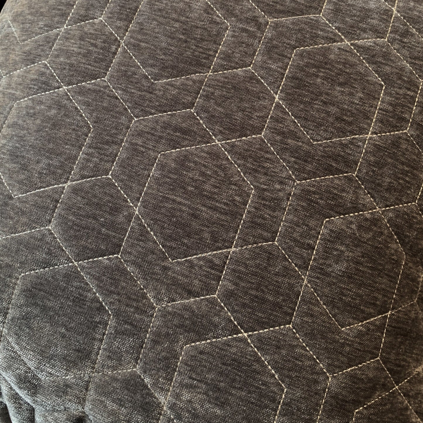 Divano con schienale in tessuto Camero di Roundhill Furniture