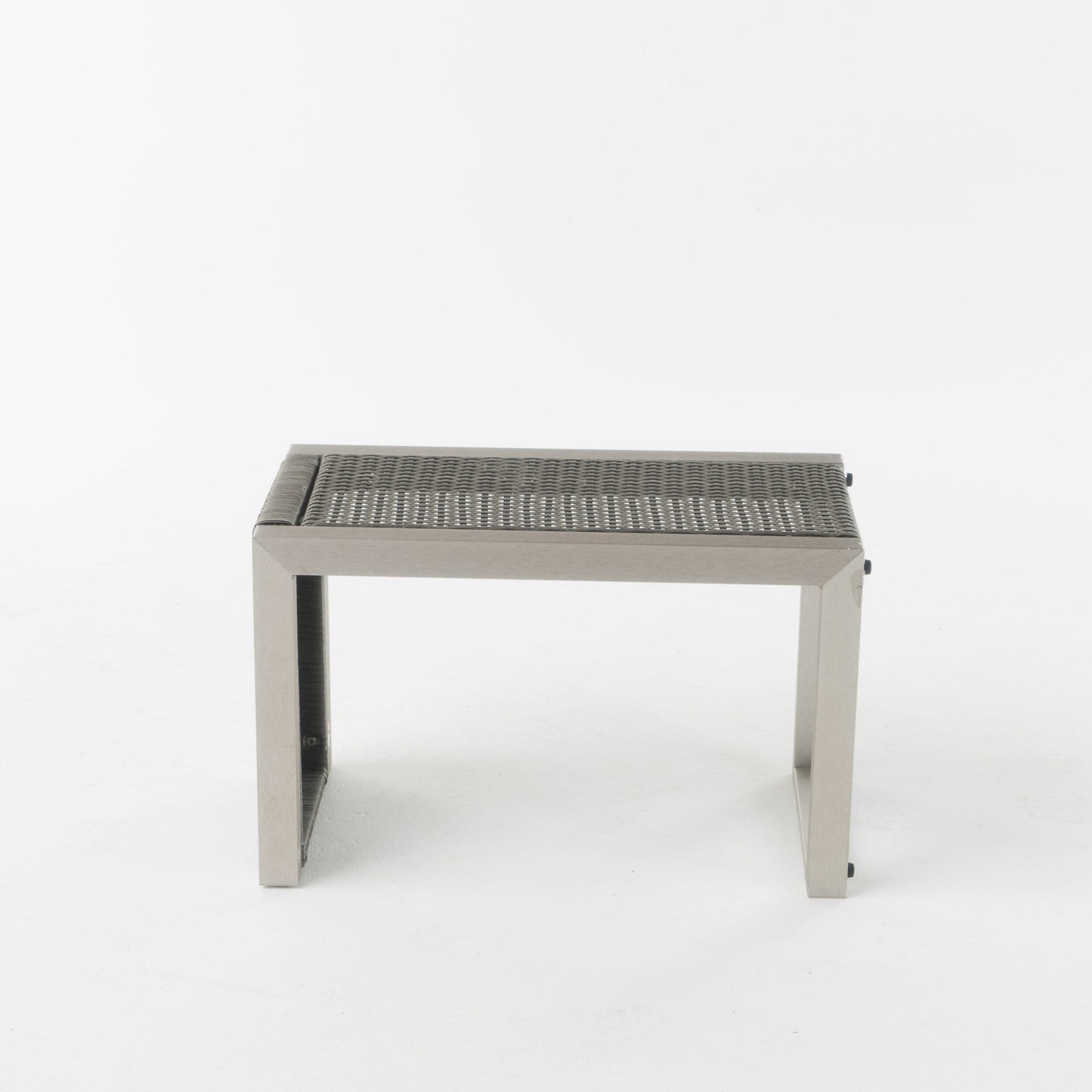 Set di poltrone da esterno Cape Coral in alluminio a 2 posti con tavolino laterale e pouf di Christopher Knight Home