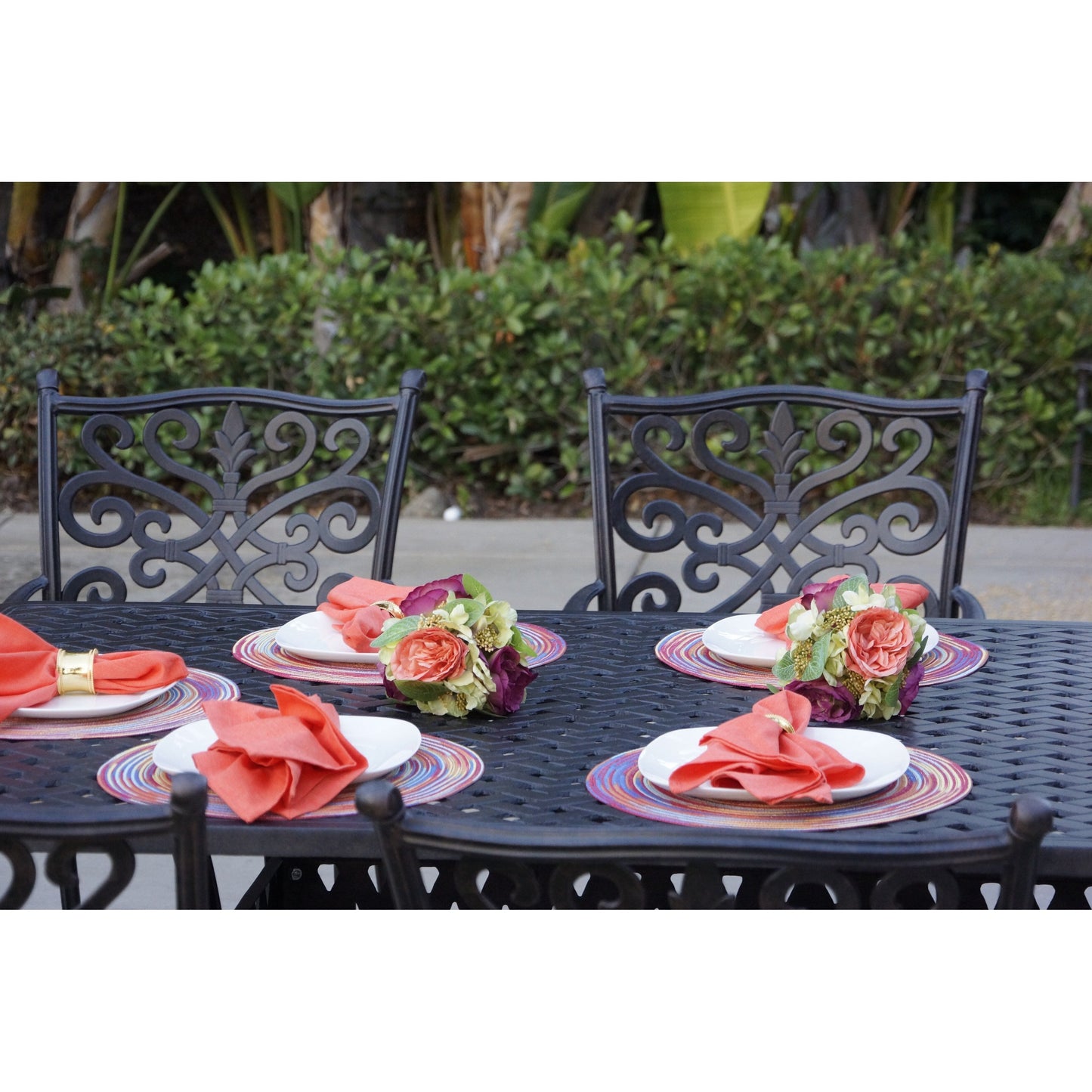 Set da pranzo per esterni Casablanca in alluminio pressofuso nero da 9 pezzi con cuscini