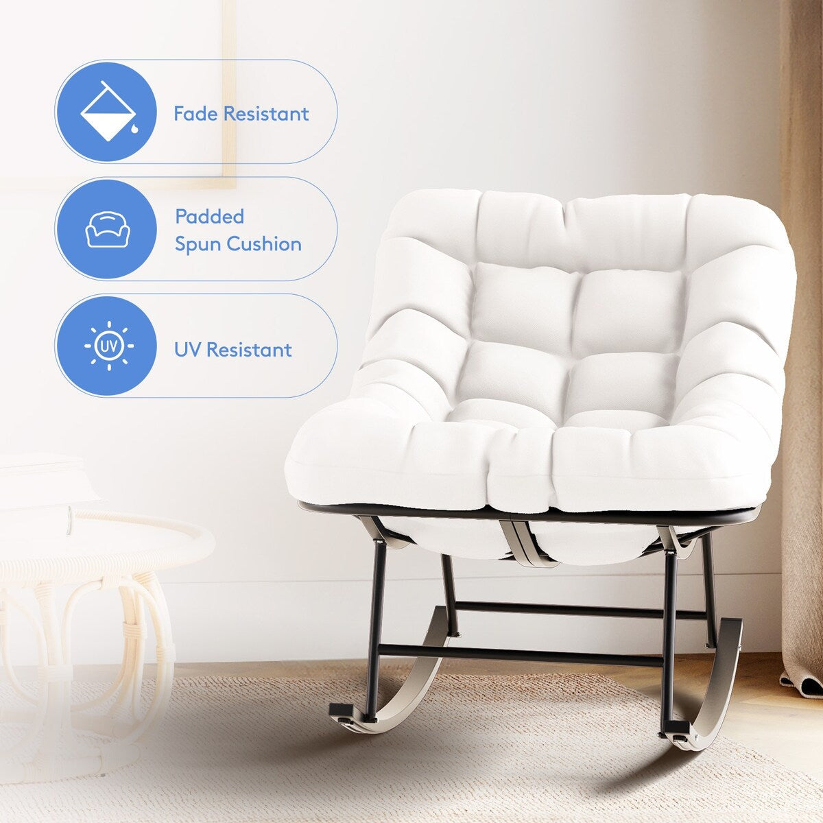 Set di sedie e poggiapiedi con struttura in metallo e cuscini staccabili: comfort e durata all'aperto